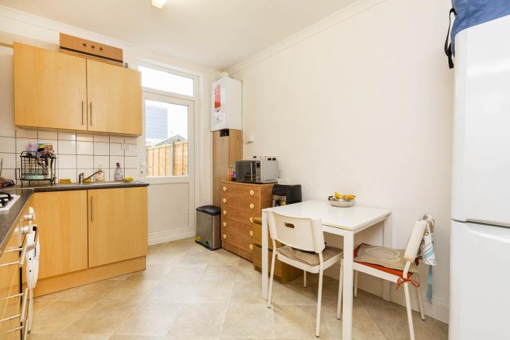 Stunning Garden Apartment in Central Location Burns Road, Harlesden